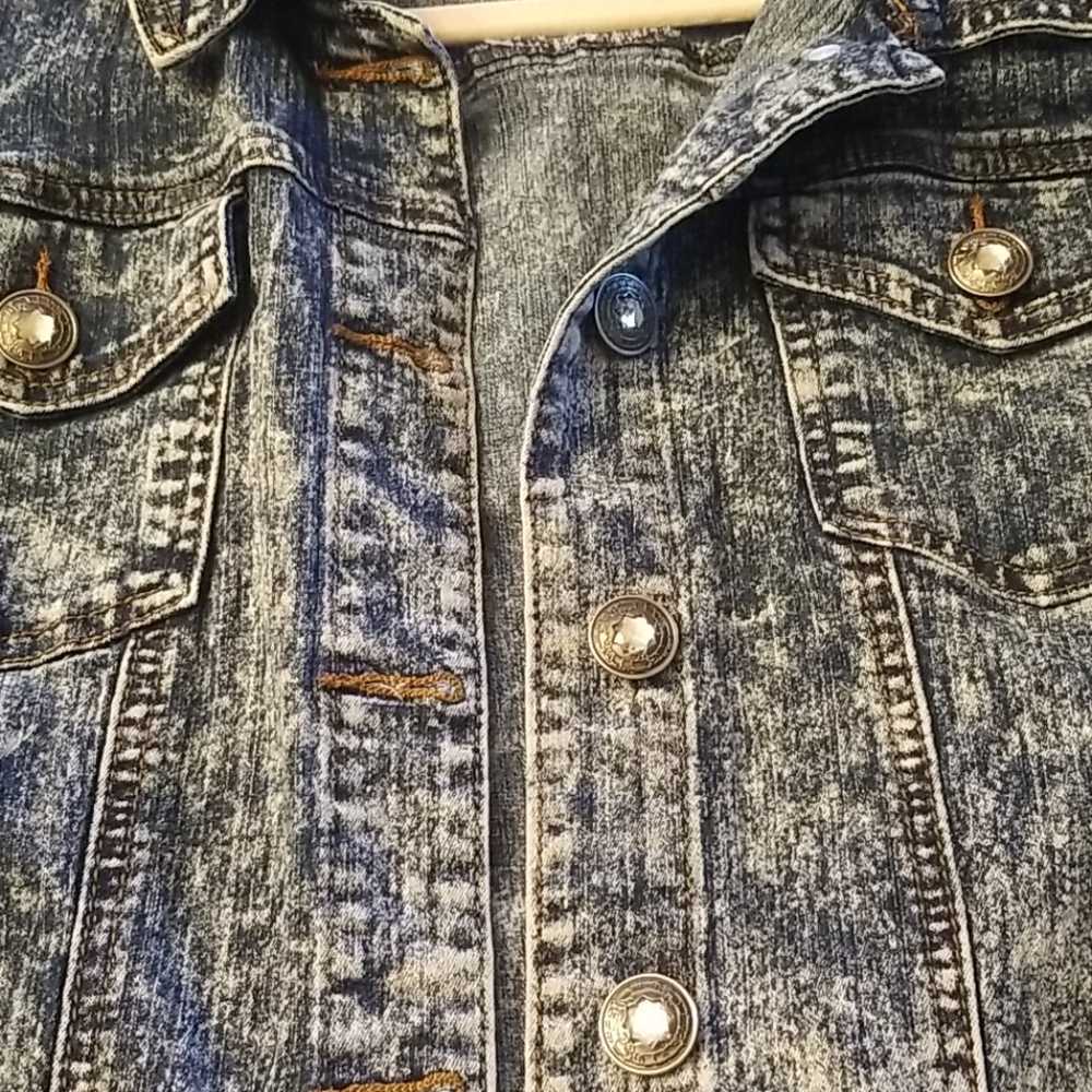 Nwot Plus Size Denim Jacket - image 4